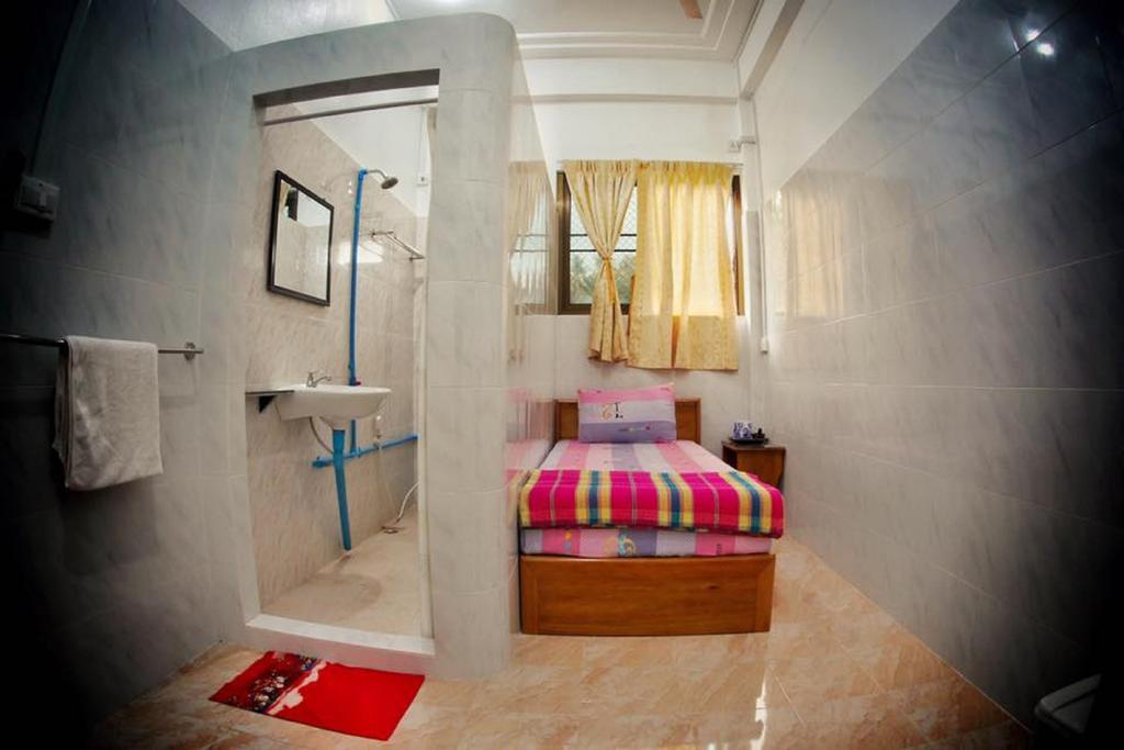 Penguin Hotel Кавтаунг Екстер'єр фото